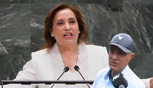 Vecinos de Dina en Surquillo celebran la vacancia: “Una vergüenza que la hayamos tenido de presidenta”