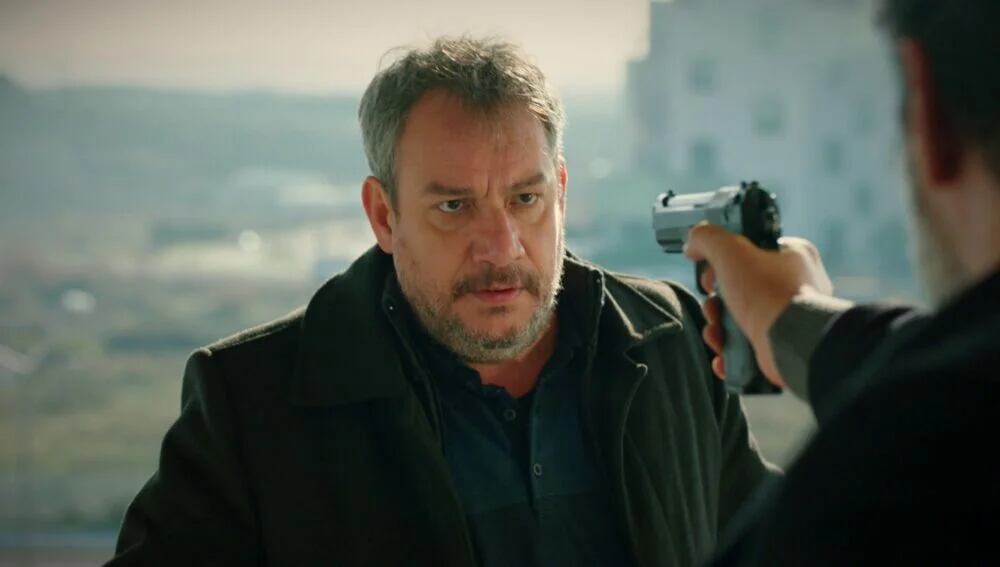 Akif asesina a Veli, el padre de los Eren en "Hermanos" (Foto: NGM)