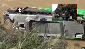 ¡Tragedia! Bus con músicos cae al río Mantaro y reportan al menos un muerto y 17 heridos