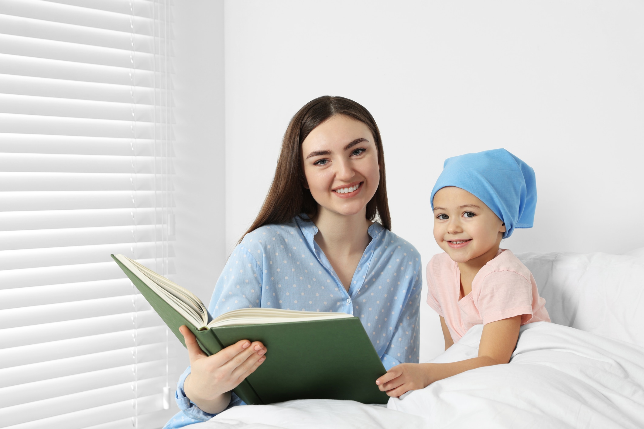 Concurso promoverá el intercambio de cuentos y mensajes entre escolares y niños en tratamiento oncológico para fomentar la empatía y el acompañamiento mediante la escritura. Foto: Istock
