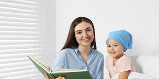 Concurso promoverá el intercambio de cuentos y mensajes entre escolares y niños en tratamiento oncológico para fomentar la empatía y el acompañamiento mediante la escritura. Foto: Istock