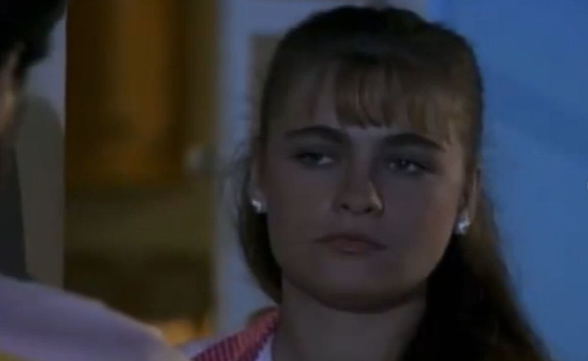 El rostro de la protagonista de "Natacha" molesta en uno de los episodios de la novela noventera (Foto: Panamericana Producciones SA / Coral Pictures)