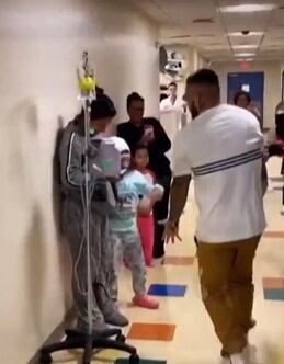 El cantante del género urbano sorprendió a varios niños en Puerto Rico (Foto: Tik Tok)