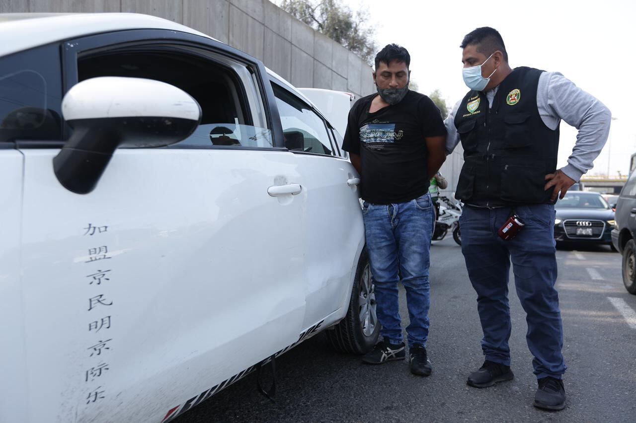 'Los Camaleones' cayeron tras una persecución por varios kilómetros en la Panamericana Sur. | Foto: Fernando Sangama