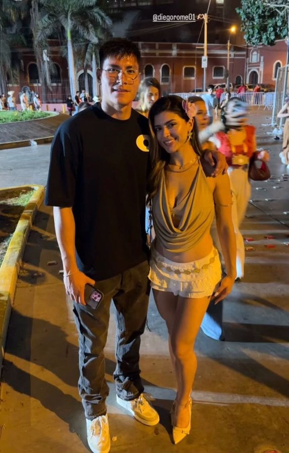 Diego Romero en buena compañía previo al concierto de Bad Bunny (Foto: @Diegoro01)