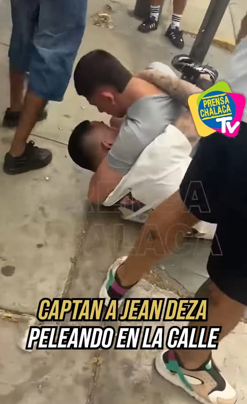 Jean Deza es captado en imágenes peleando en una calle en el Callao.