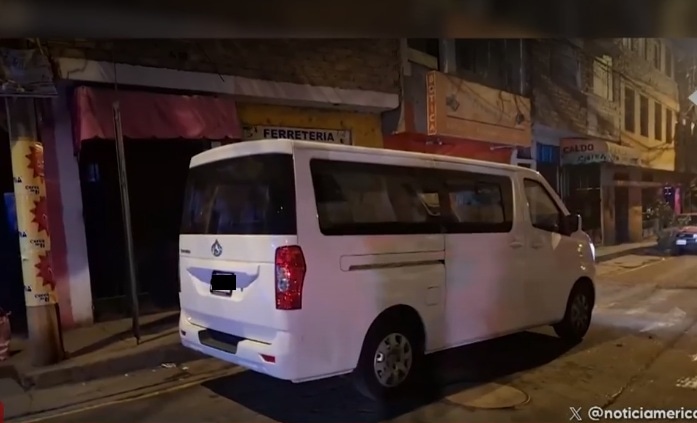 Delincuentes se llevaron esta camioneta de Surquillo. (América Noticias)