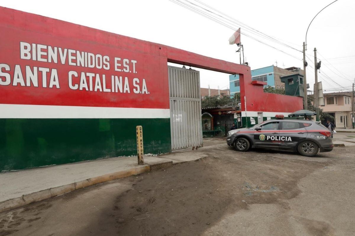 Patrulleros permanecen en los dos paraderos de empresa Santa Catalina (Foto: GEC)