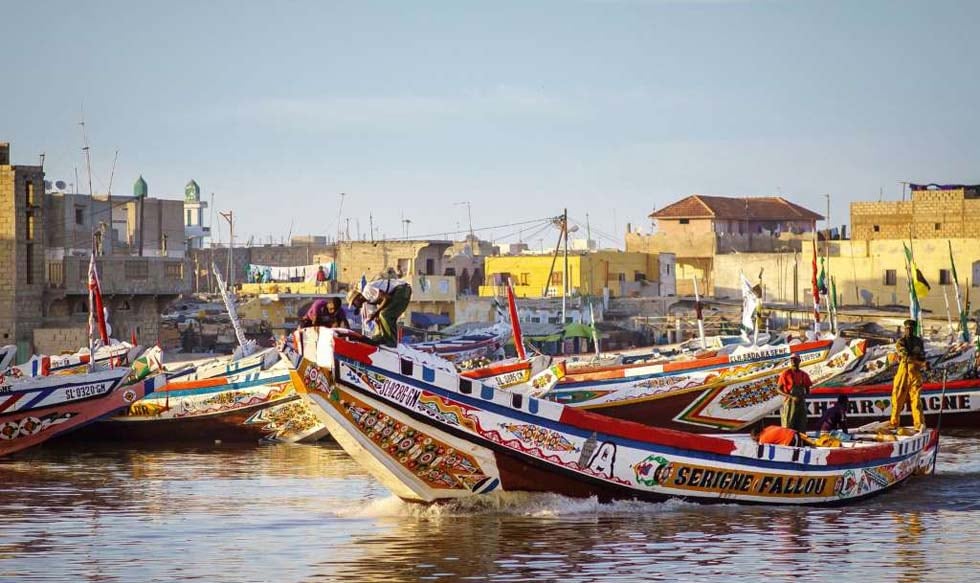 Senegal, un país de habla francesa en el oeste de África, es un destino exótico. Dakar, la capital, cautiva a los viajeros que aman las ciudades bulliciosas.