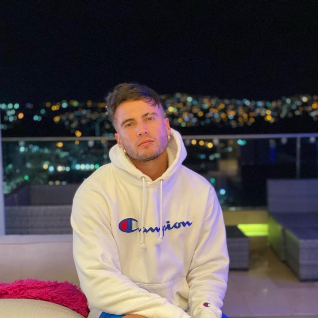 Referirse a Gustavo Elis es hablar de un talento venezolano que toda la música que saca es un hit.