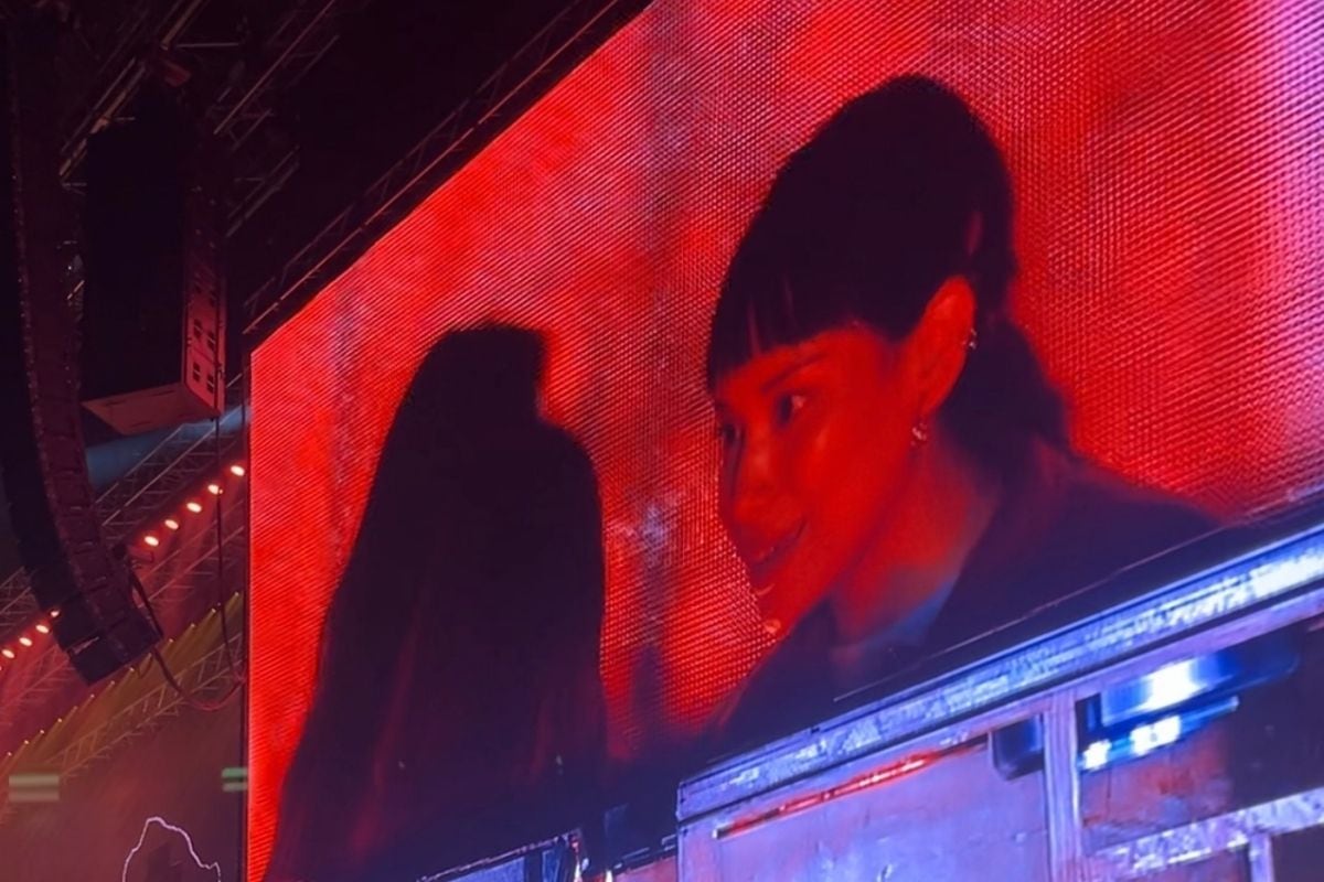 Erika Loza, hermana de la bailarina Karen Loza, en el concierto de Milo J.