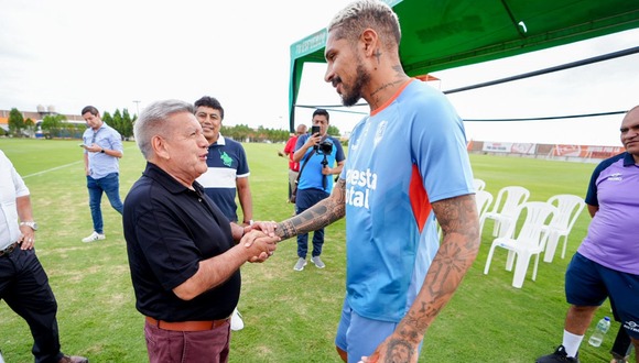 TROME - César Acuña recibe a Paolo Guerrero en los entrenamientos de la UCV
