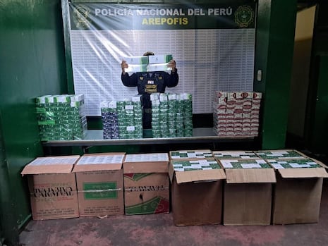 ¡GOLPE A LA MAFIA! Contrabandistas abandonan más de 300 mil cigarrillos ilegales en cochera
