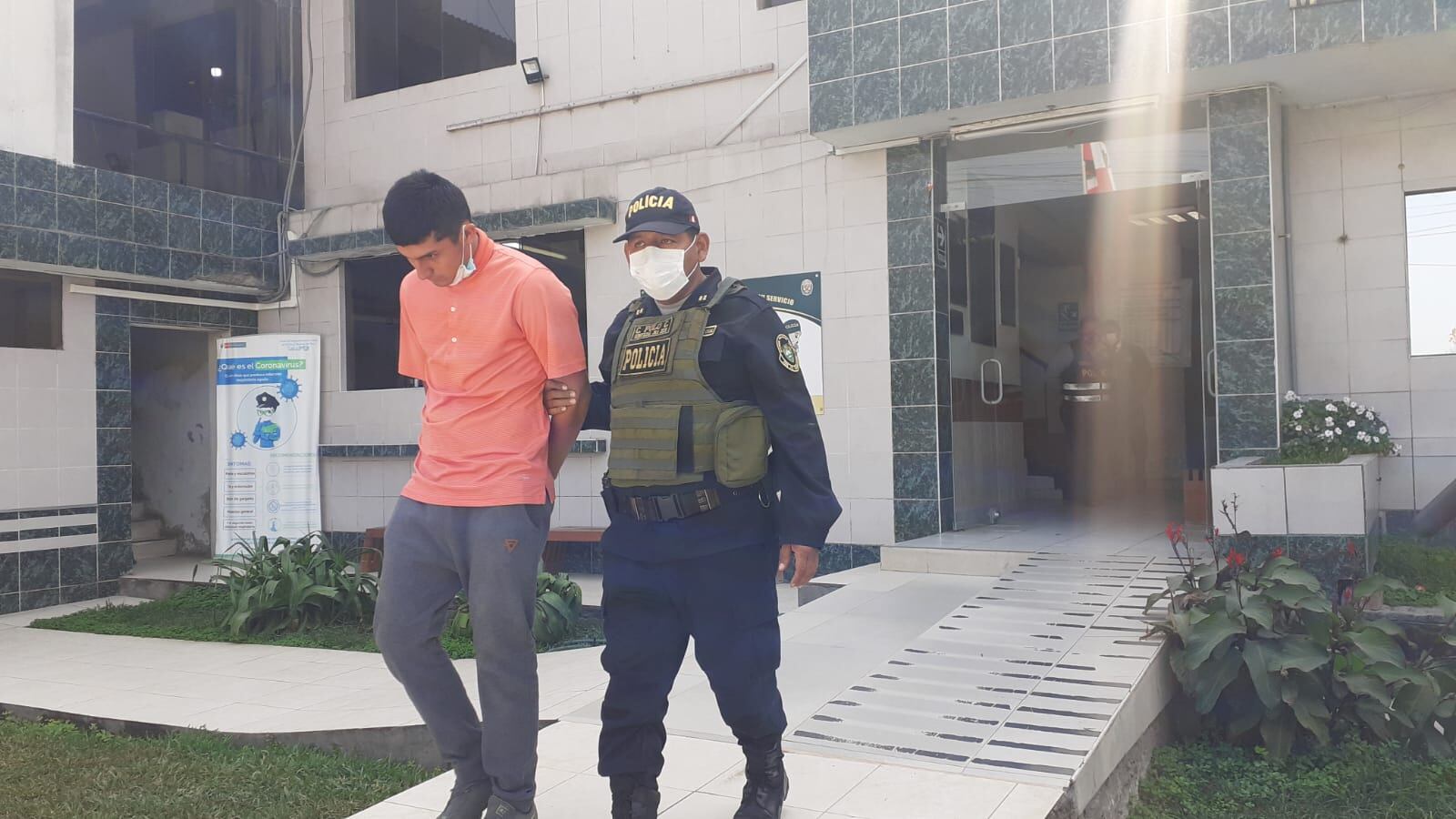 Los presuntos asaltantes Los Gatilleros del Sur' fueron intervenidos. (fotos: Mónica Rochabrum/Trome)