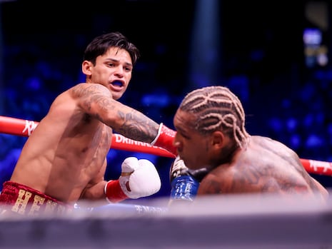 Ryan García despachó a Conor Benn en dos asaltos y pide a Teófimo López | VIDEO