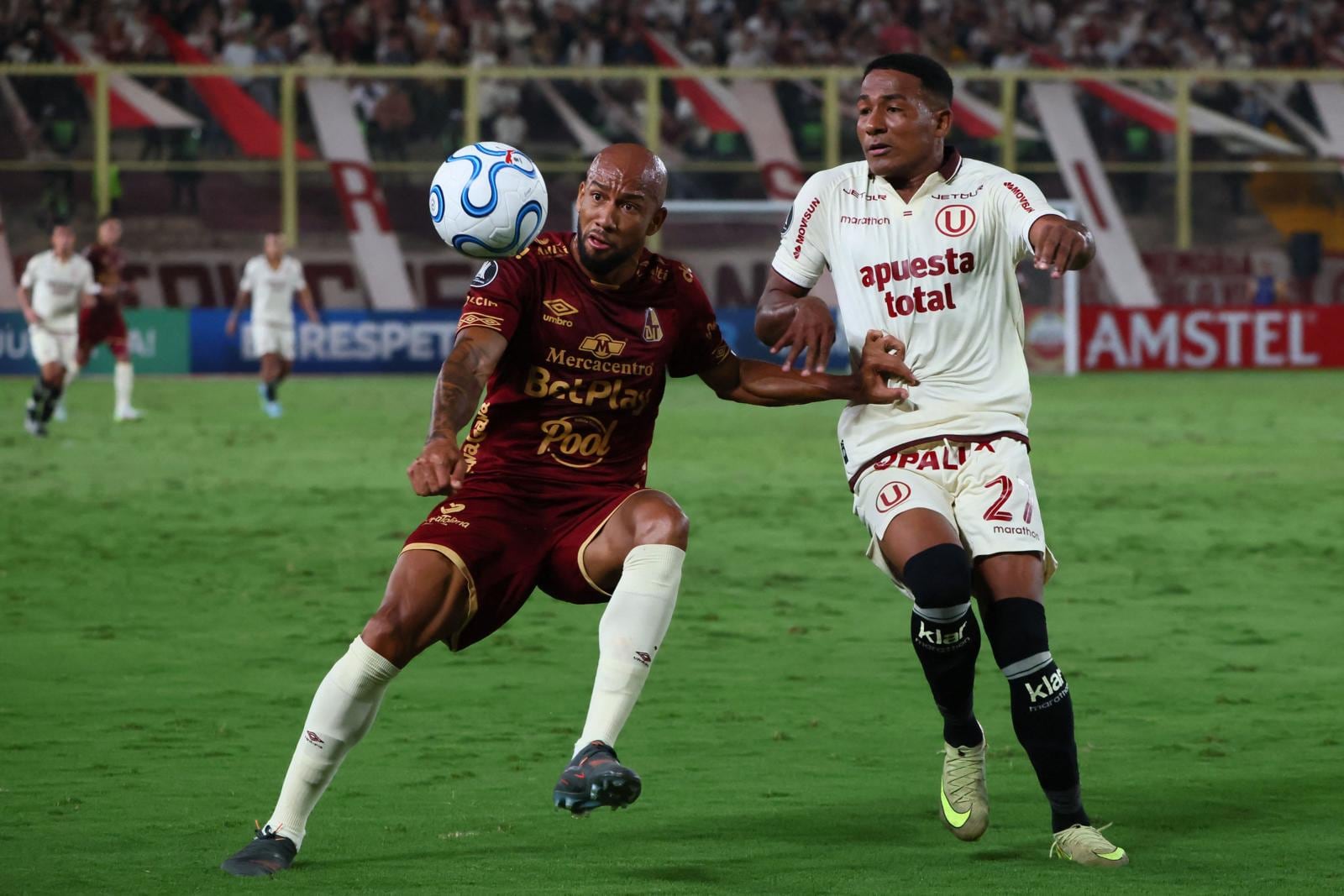 Universitario se enfrenta a Tolima en la fecha 6 del Grupo B de la Copa Libertadores (AFP)