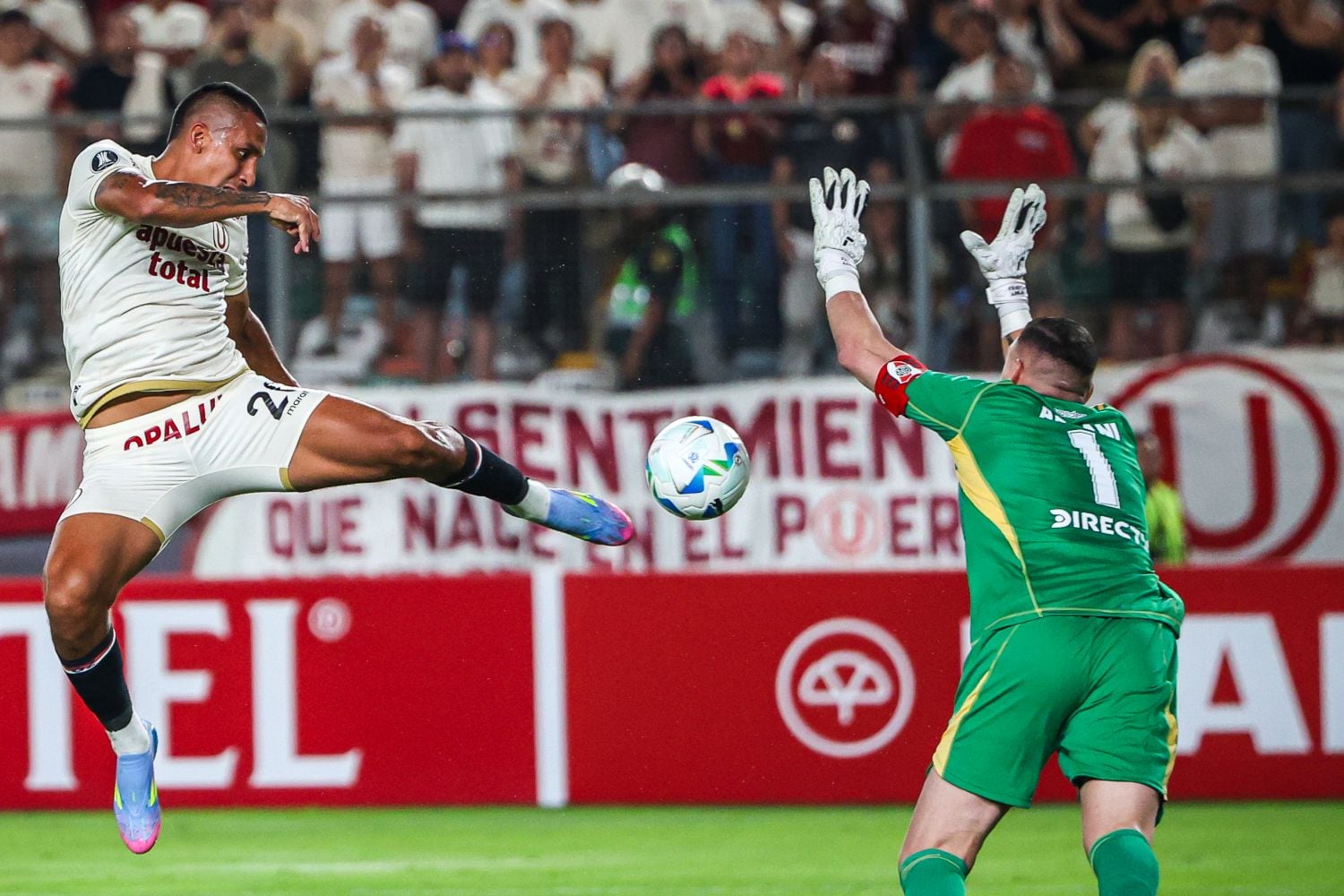 Valera comandará el ataque de la 'U' ante Los Chankas. (Foto: Universitario de Deportes)