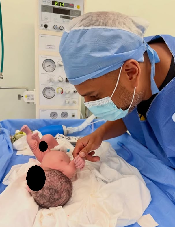 Bebé de Ricardo Mendoza nació y la noticia fue anunciada por el cómico.