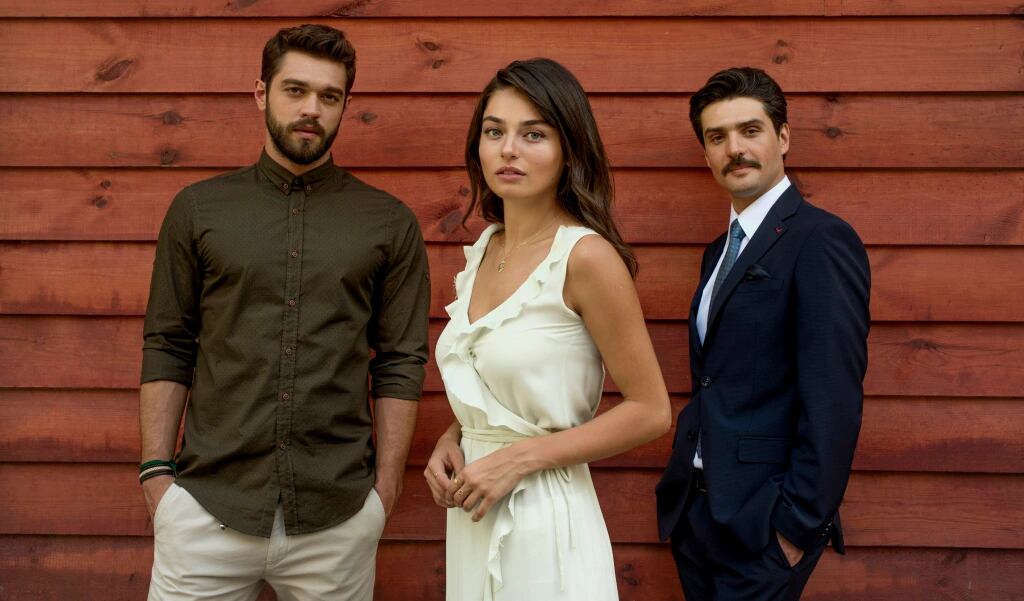 "Meryem}" es una serie de televisión turca de 2017, protagonizada por Ayça Ayşin Turan, Furkan Andıç y Cemal Toktaş (Foto: TMC Film)