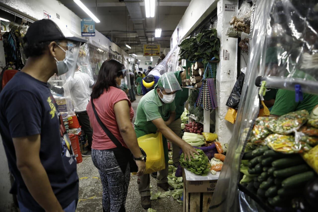 No se podrá ingresar en mercados, malls y negocios sin el protector facial. (GEC)