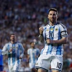 Volvió a jugar y marcó un gol en triunfo de Argentina