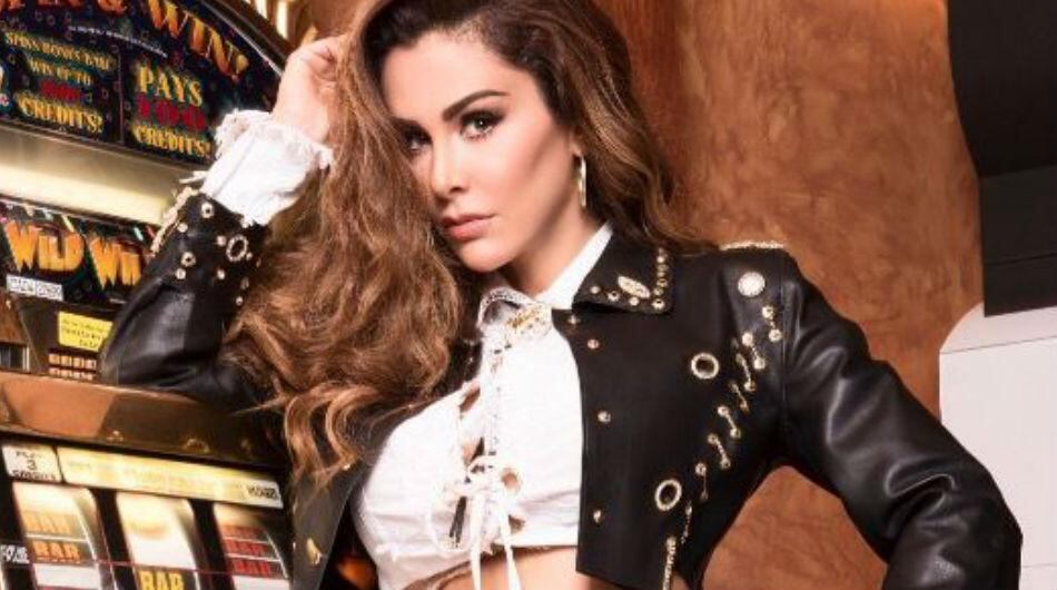 Ninel Conde derrocha sensualidad con estos sexys vestidos. (Foto: Instagram)