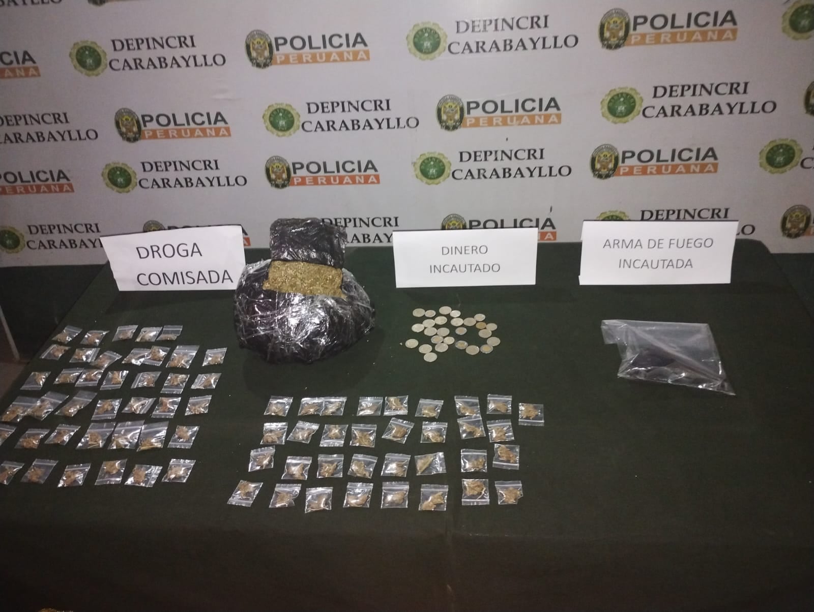 Aparte de las drogas también tenían una pistola.