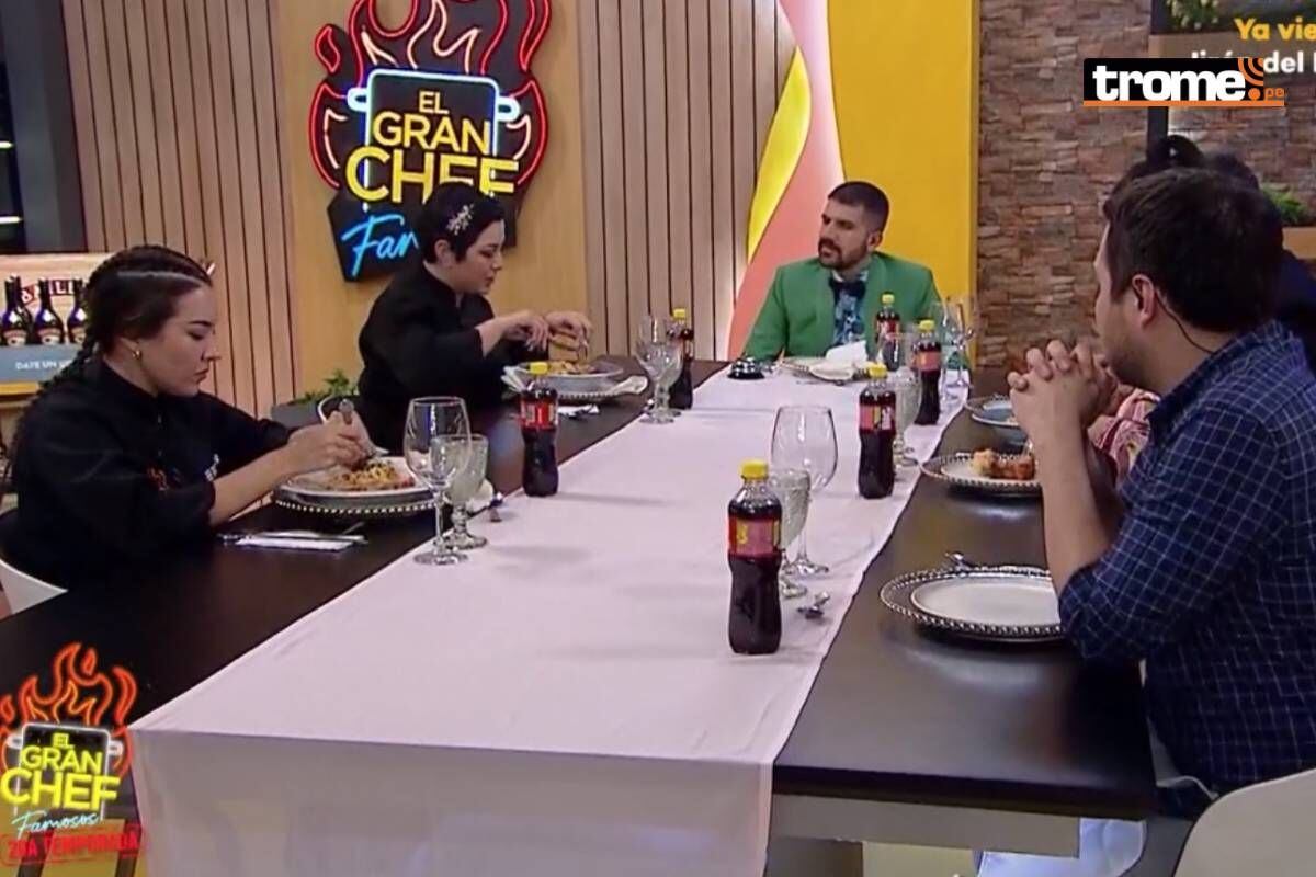 El momento que el jurado de El gran chef famosos probó los platillos de Natalia Salas y Ale Fuller. (Captura Latina)
