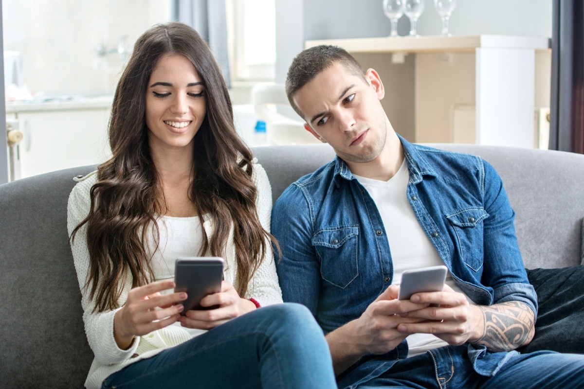 Compartir claves de redes sociales con tu pareja es más peligroso de lo que crees. Foto: Istock.