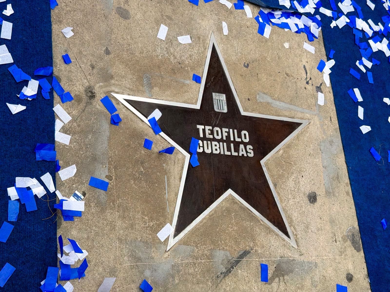 Emocionado Teófilo Cubillas por su estrella en el Caminito Íntimo (Fotos: Municipalidad de La Victoria)