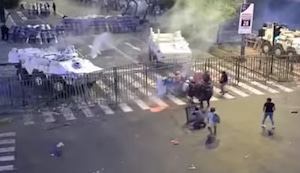 Batalla campal en la avenida Abancay: Manifestantes arrojan piedras y pirotécnicos a policía | VIDEO