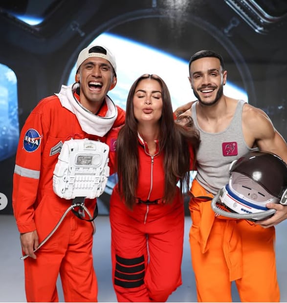 Gerardo Pe' junto a Laura Spoya y Mario Irivarren. Los tres son conductores de 'La Manada'.