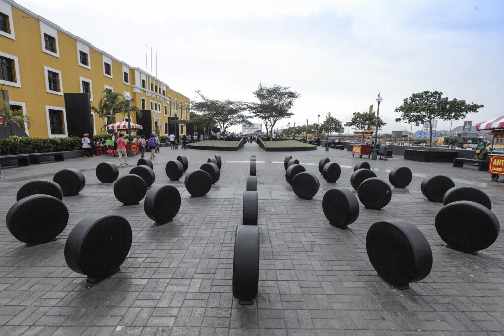 La Alameda Chabuca Granda antes de ser demolida.