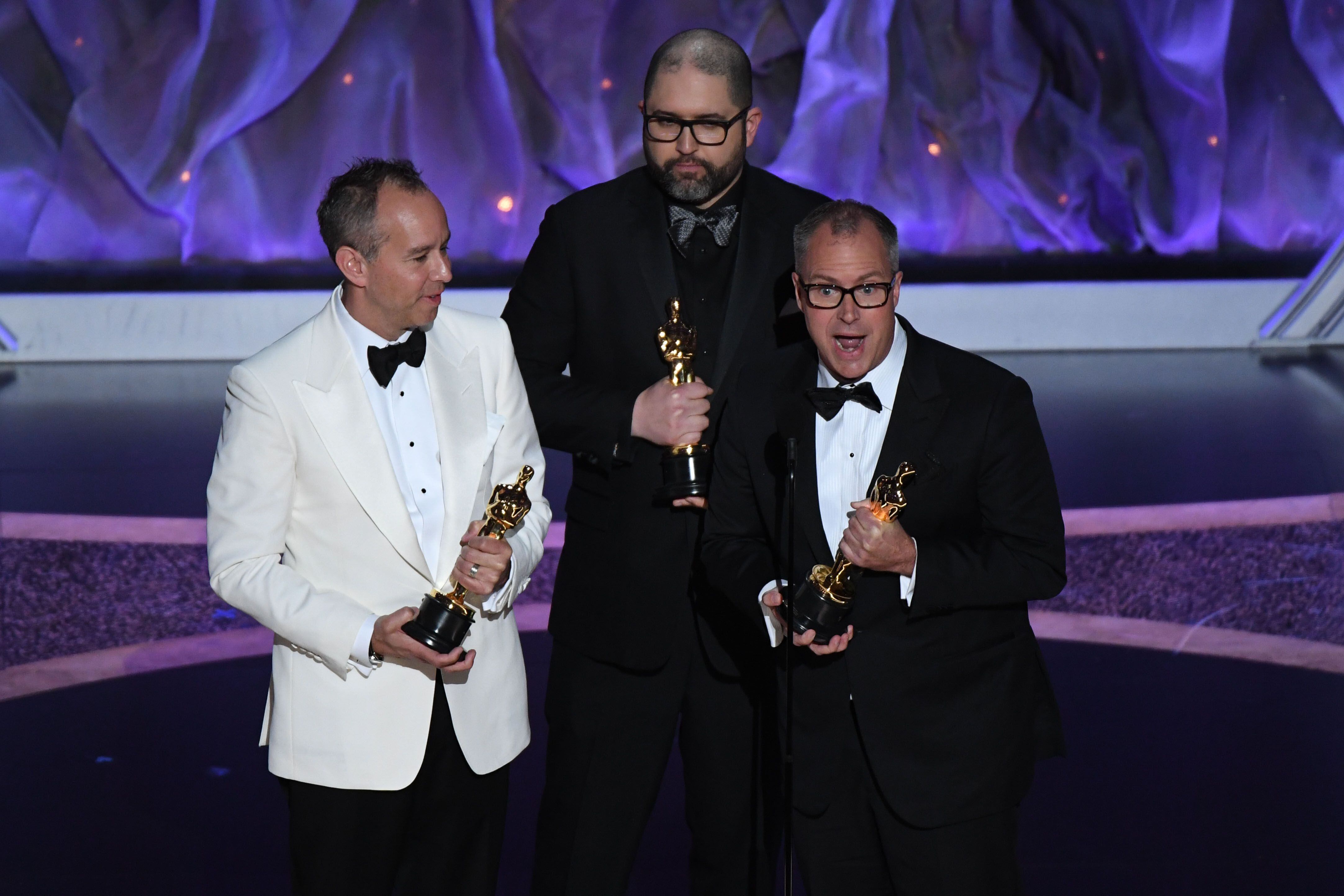 Jonas Rivera, Josh Cooley y Mark Nielsen recibieron el premio a Mejor película animada por "Toy Story 4". (Foto: AFP)