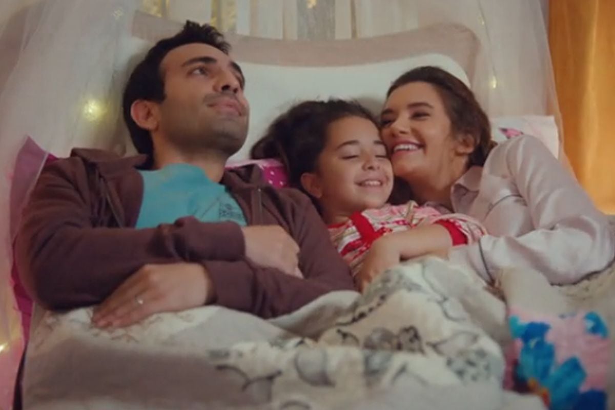 Para dormir, Demir le cuenta a su hija “El hombre de hierro, su princesa guerrera y la madre más bella de todas” (Foto: Med Yapım)
