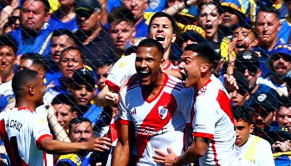River Plate  venció 2-0 a Boc Juniors sin Luis Advíncula en la cancha (Foto: Reuters)