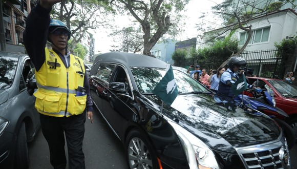 TROME - Pedro Suárez Vértiz: Carroza fúnebre con el cuerpo de PSV salió de su departamento de Miraflores