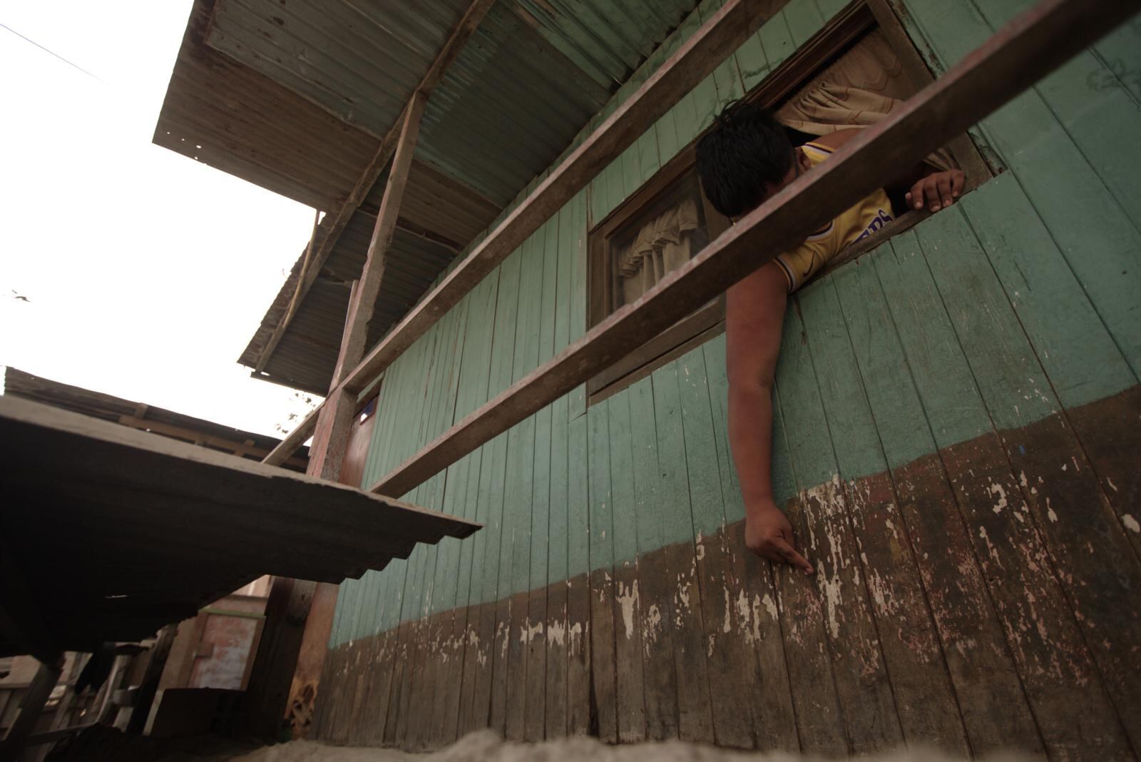 Por este lado de la casa ingresó bala que le cayó a madre de familia. | Foto: Andrés Paredes