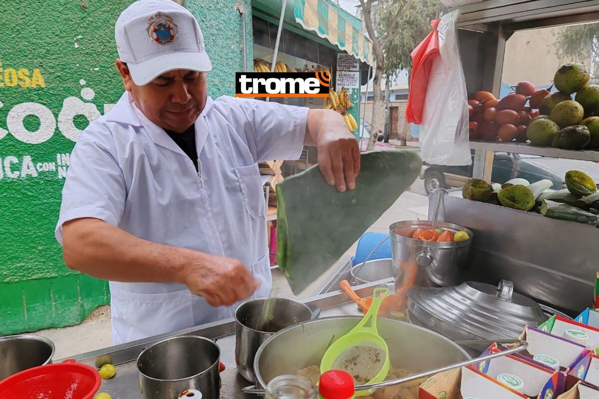 Cuenta que las personas le piden bebidas calientes para los bronquios, inflamaciones y próstata. Foto: Katty Gines.