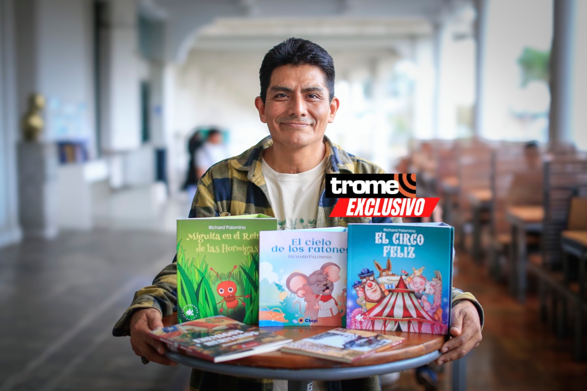 Richard Palomino y sus libros infantiles. Foto: César Bueno