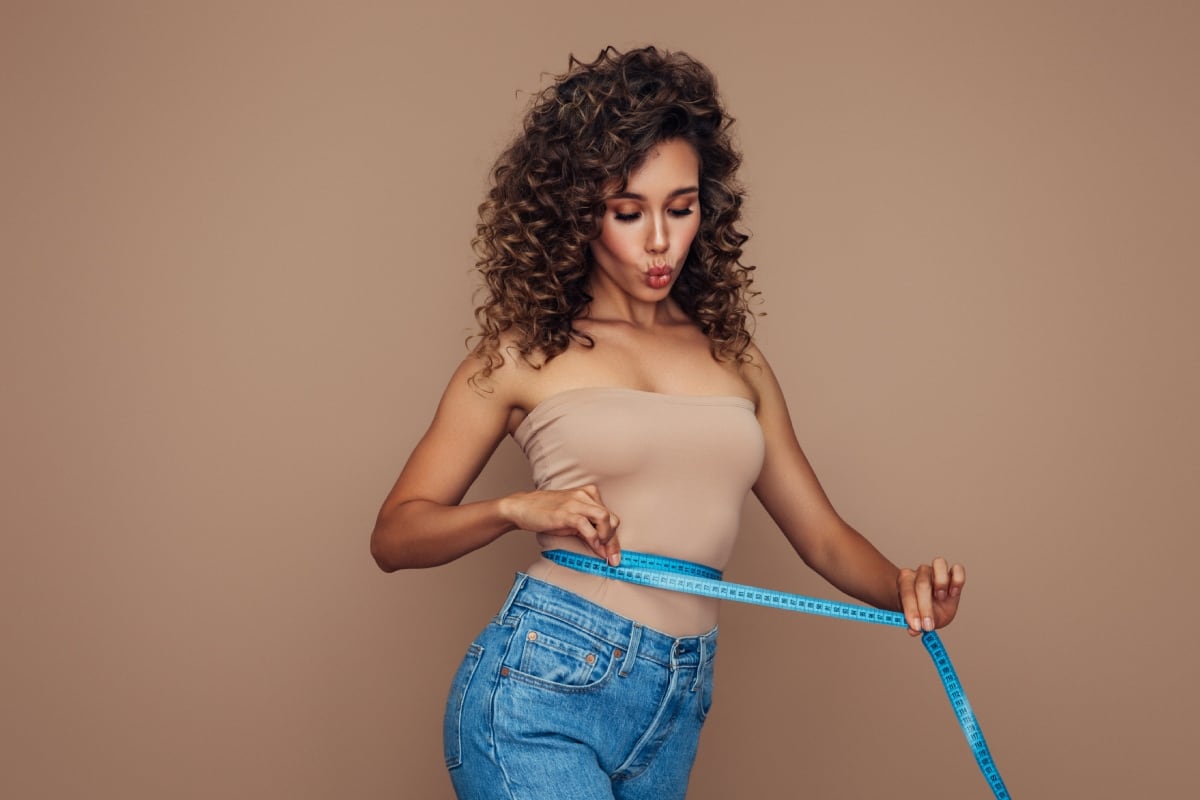 La moda y las redes sociales vuelven a exaltar los cuerpos extremadamente delgados, una tendencia que puede afectar tu salud física y mental. Conversamos con la psicóloga María Paula Costa, experta en trastornos de la conducta alimentaria. Foto: Istock.