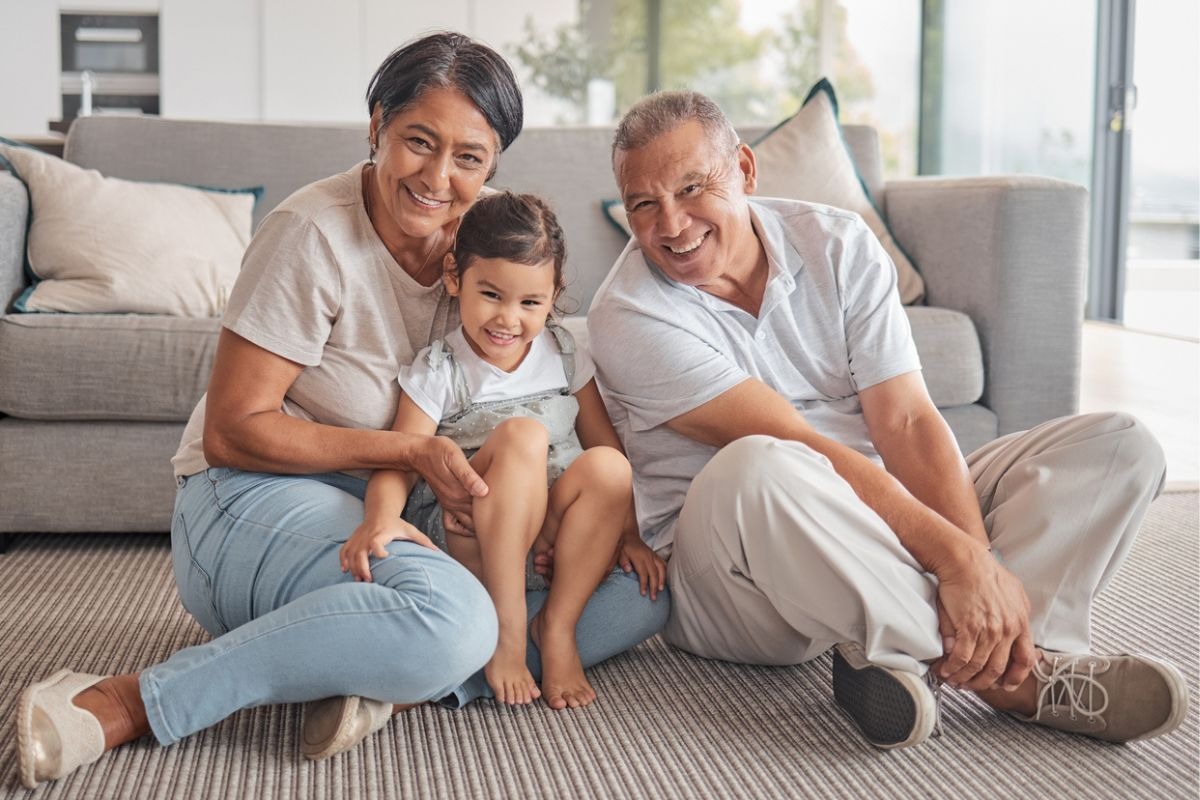 Permite que tu hijo se nutra de esta linda relación y se llene de recuerdos
maravillosos con sus abuelos. Foto: iStock.