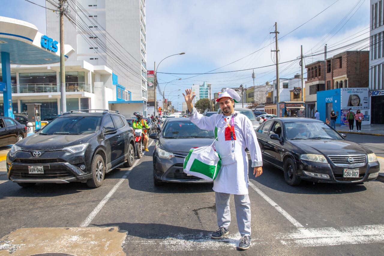 Él trabaja desde las 7 de la mañana hasta las 10 de la mañana. Y a la 1 de la tarde empieza su segundo turno.
Foto: Allergino Quintana.