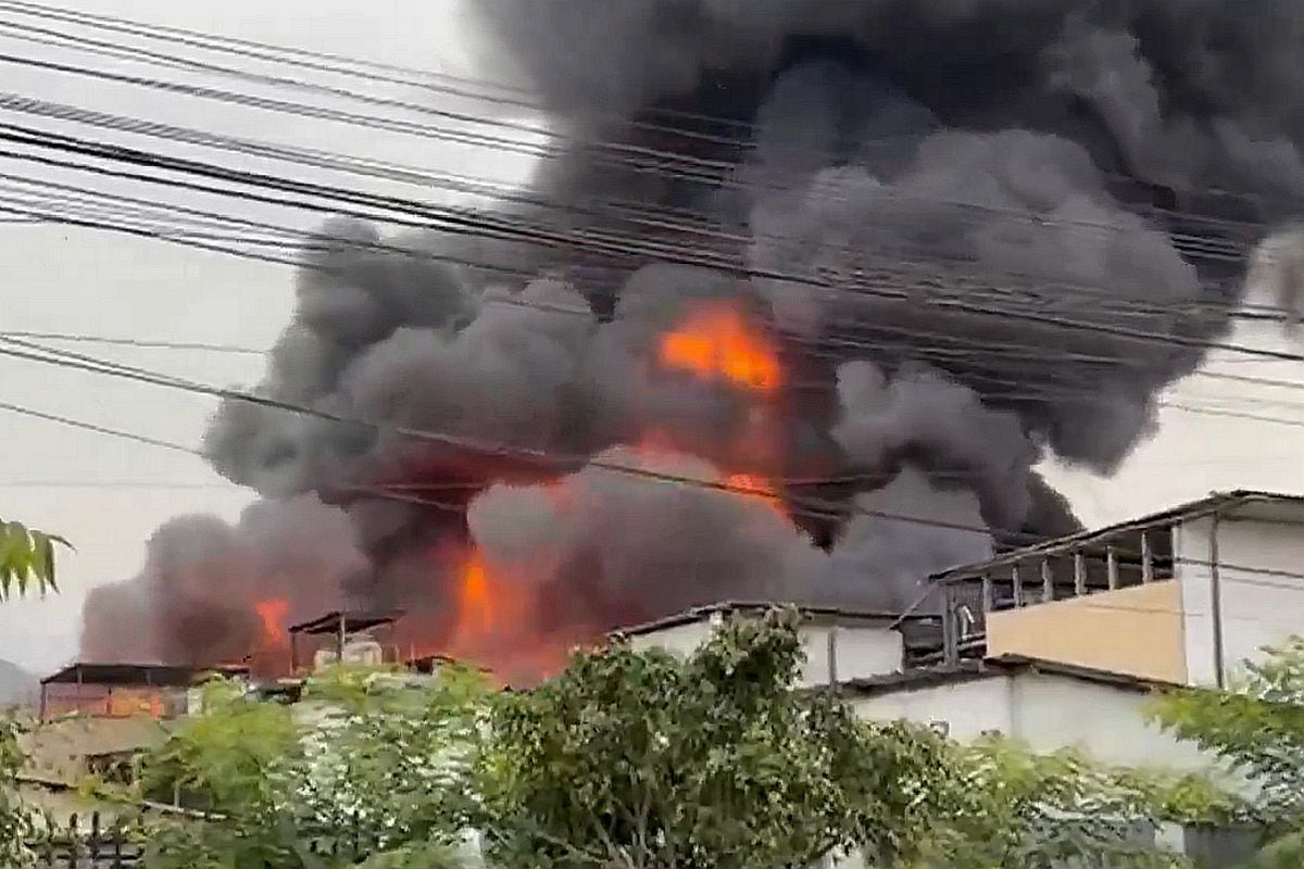 Incendio de grandes proporciones consume un almacén en Huachipa | Captura de video de Canal N