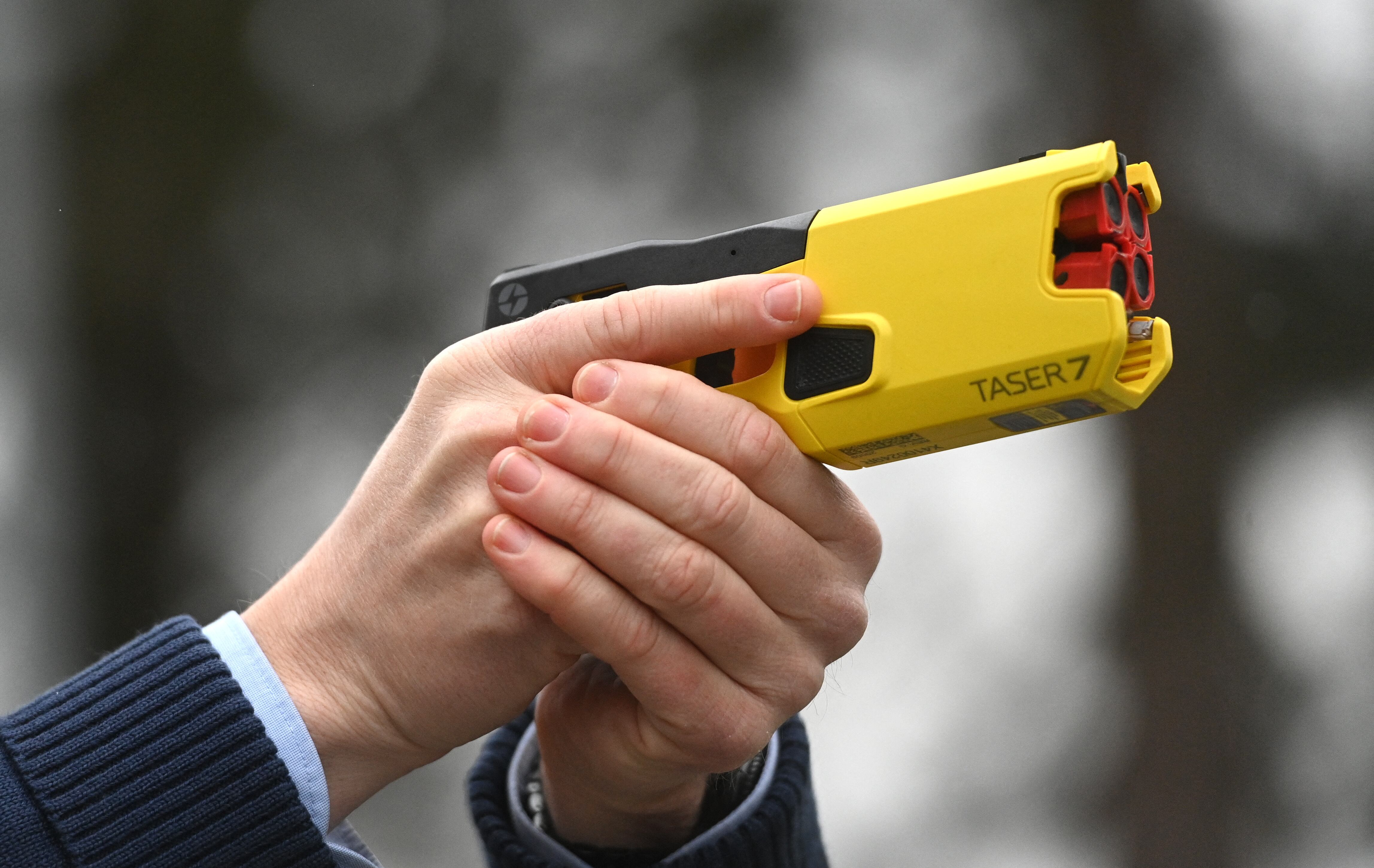 El Taser es un tipo de arma no letal (Foto: AFP).