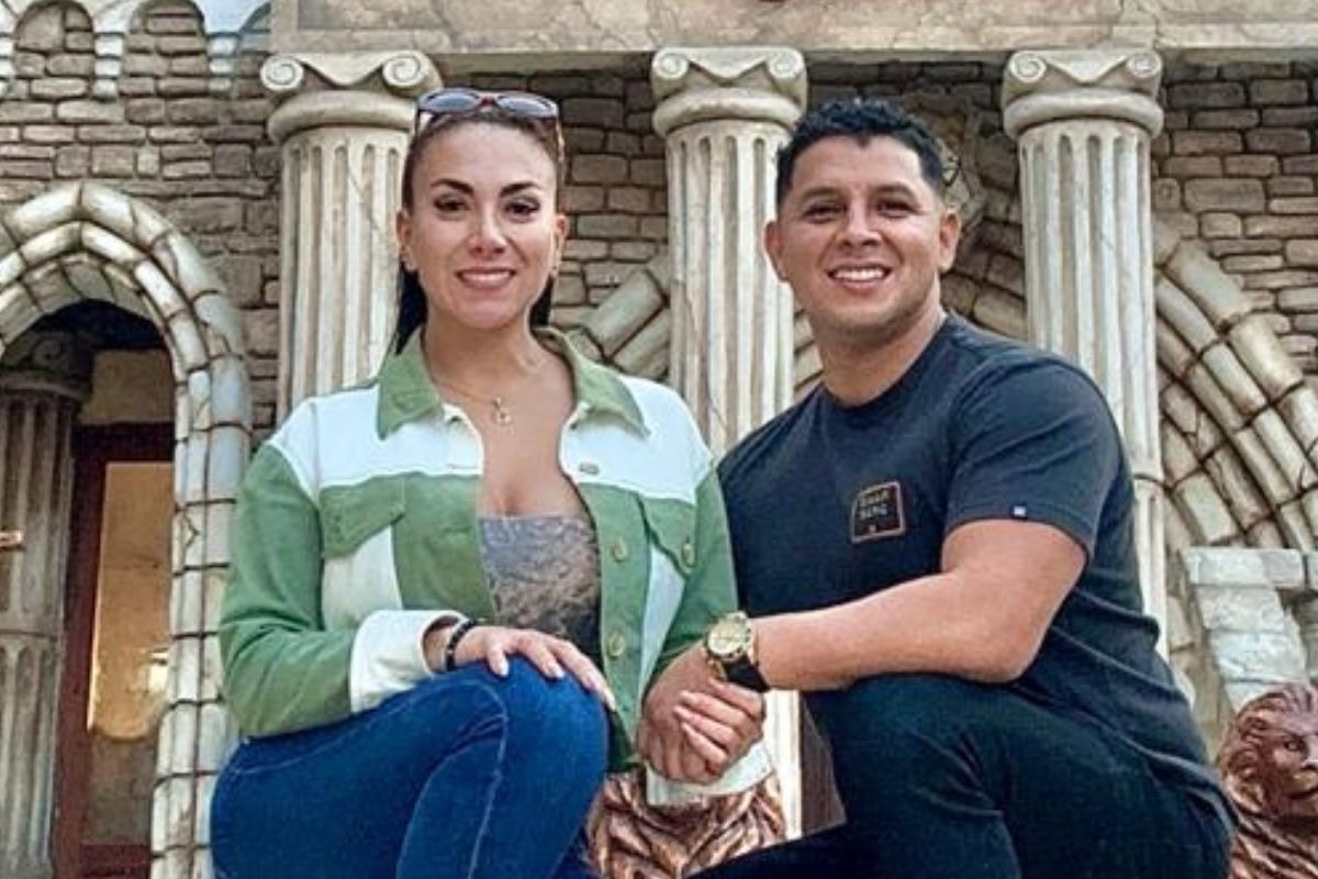 Néstor Villanueva junto a Greis Keren.