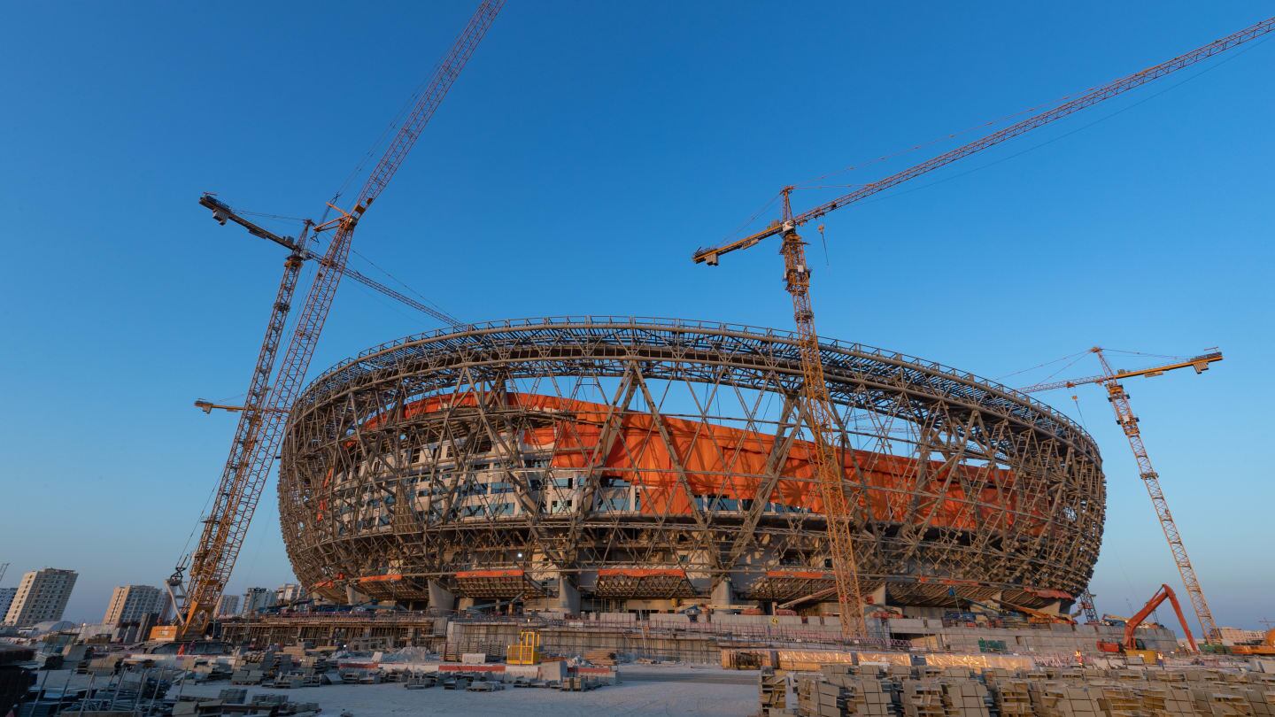 Las obras en los estadios de Qatar han desatado una ola de críticas por los maltratos laborales