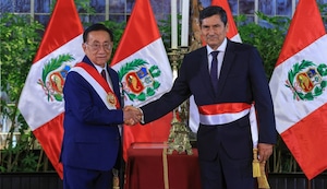 Nuevo gabinete liderado por Luis Arroyo juramenta, tras la salida de Denisse Miralles | VIDEO