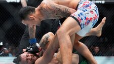 ¡INCREÍBLE! Conor McGregor cae ante Max Holloway en solo un minuto | VIDEO