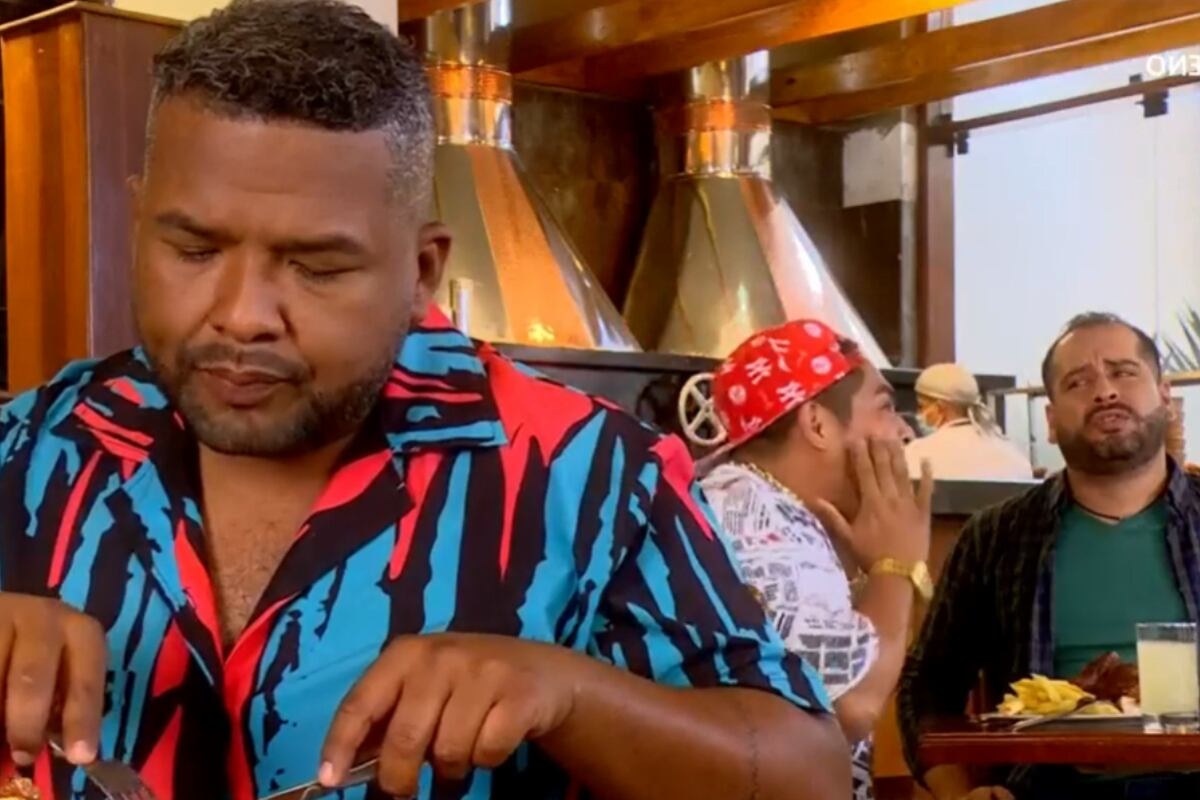 ‘Choca’ Mandros, conductor de "Estás en todas", apareció en el primer episodio de "Al fondo hay sitio". (Foto: Captura América TV).